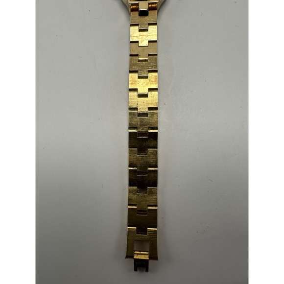 Vintage Timex 1982 Manual Wind Ladies Broken Clasp 18MM 7\